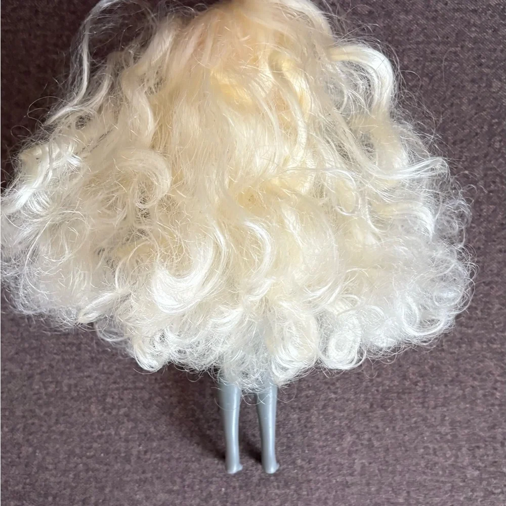 Blonde Doll with Silver Outfit - Picture 4 of 6